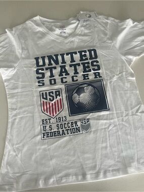World Cup - US Soccer White Graphic V-Neck Tee Youth Size L